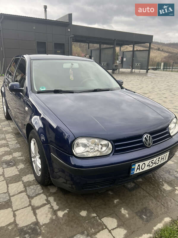 Хэтчбек Volkswagen Golf 2001 в Ужгороде