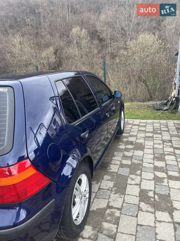 Хэтчбек Volkswagen Golf 2001 в Ужгороде