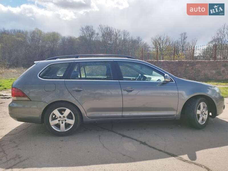 Універсал Volkswagen Golf 2012 в Коростені