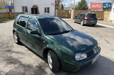 Хэтчбек Volkswagen Golf 2002 в Мостиске