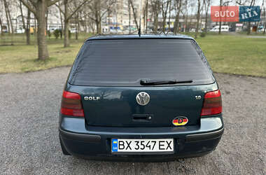 Хетчбек Volkswagen Golf 2001 в 