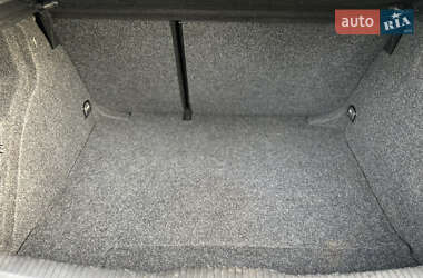 Хетчбек Volkswagen Golf 2001 в 