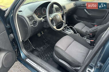 Хетчбек Volkswagen Golf 2001 в 