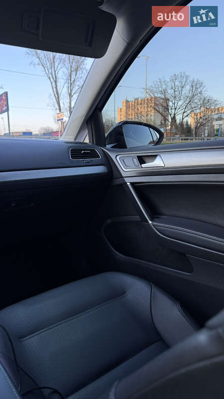Хэтчбек Volkswagen Golf 2015 в Полтаве