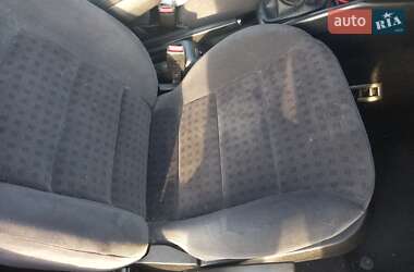 Хэтчбек Volkswagen Golf 2001 в 