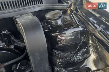 Хэтчбек Volkswagen Golf 2001 в 