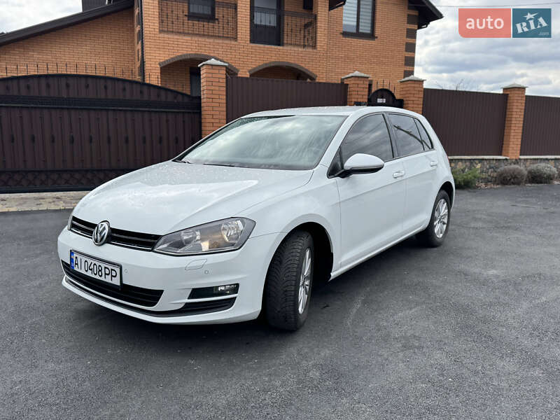 Хэтчбек Volkswagen Golf 2013 в 