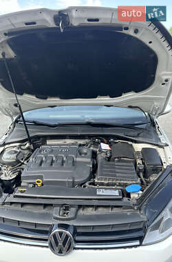 Хэтчбек Volkswagen Golf 2013 в 