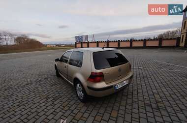 Хэтчбек Volkswagen Golf 2002 в 