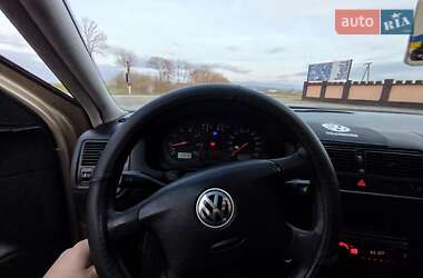 Хэтчбек Volkswagen Golf 2002 в 
