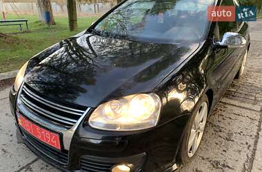 Хэтчбек Volkswagen Golf 2005 в 