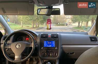 Хэтчбек Volkswagen Golf 2005 в 
