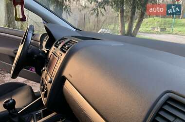 Хэтчбек Volkswagen Golf 2005 в 