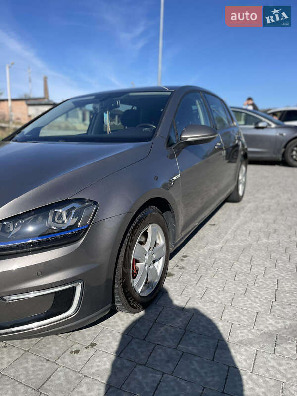Хэтчбек Volkswagen Golf 2014 в Львове