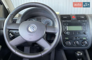 Хэтчбек Volkswagen Golf 2005 в 