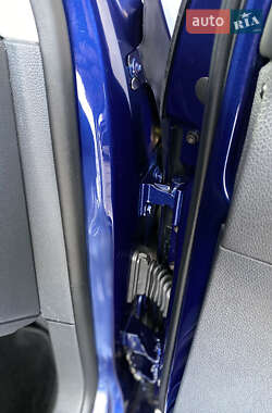 Хэтчбек Volkswagen Golf 2005 в 