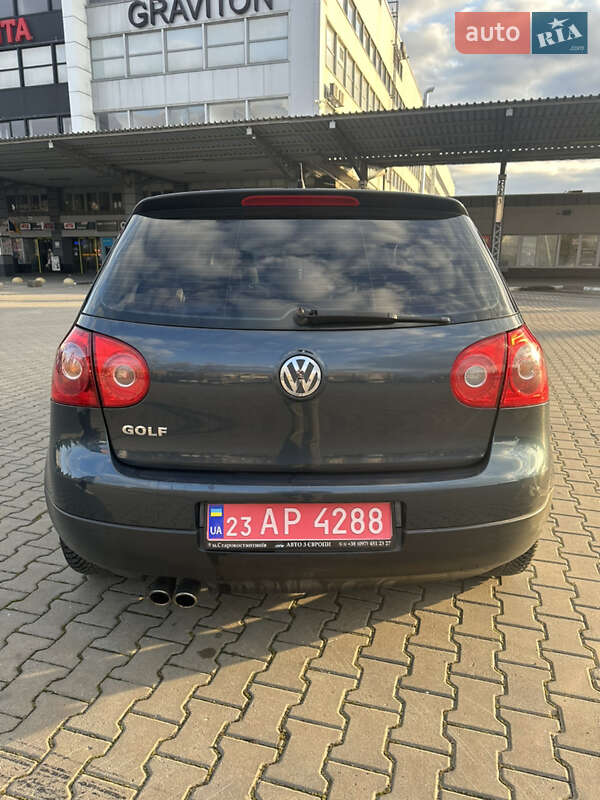 Хэтчбек Volkswagen Golf 2006 в Черновцах