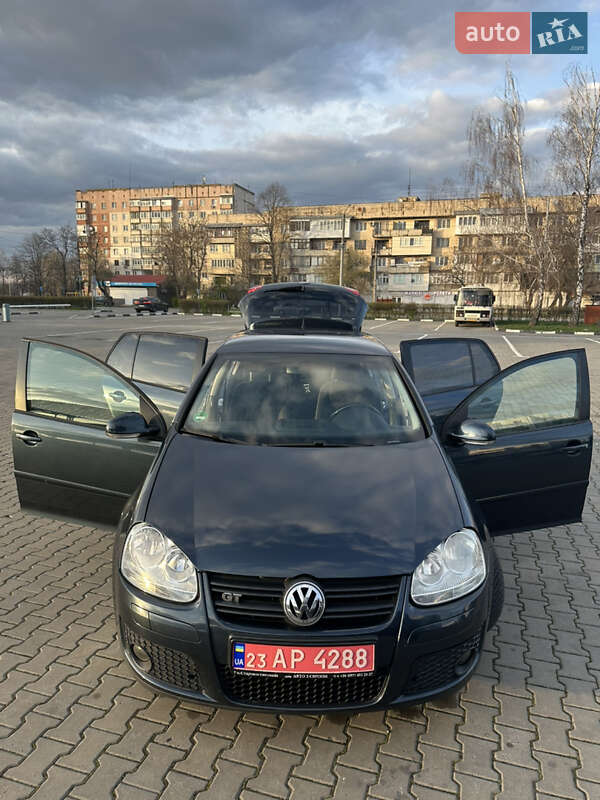 Хэтчбек Volkswagen Golf 2006 в Черновцах