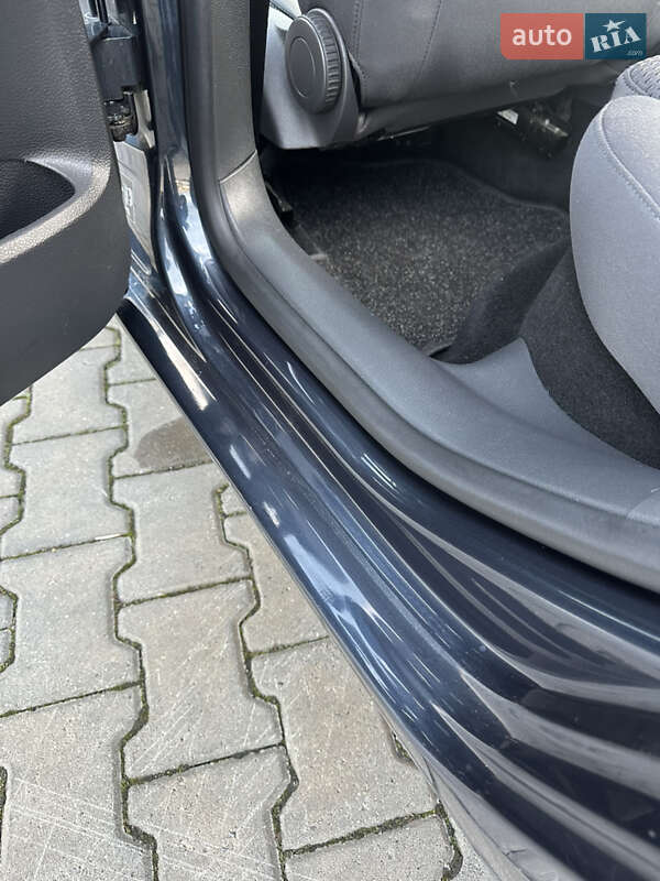Хэтчбек Volkswagen Golf 2006 в Черновцах