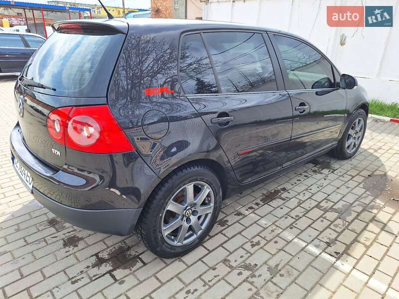 Хэтчбек Volkswagen Golf 2006 в Черновцах