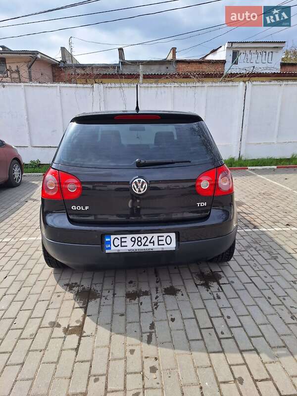Хэтчбек Volkswagen Golf 2006 в Черновцах