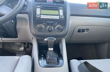 Хетчбек Volkswagen Golf 2005 в 