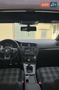 Хэтчбек Volkswagen Golf 2013 в 