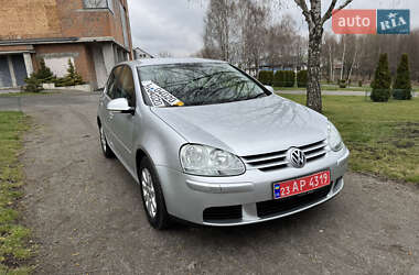 Хэтчбек Volkswagen Golf 2005 в 