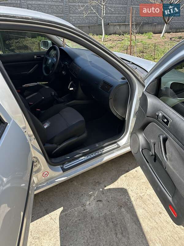 Хэтчбек Volkswagen Golf 2000 в Одессе