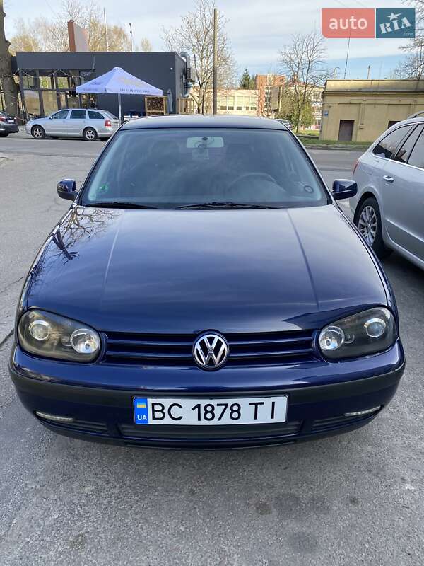 Хэтчбек Volkswagen Golf 2001 в 