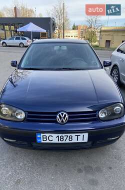 Хэтчбек Volkswagen Golf 2001 в 