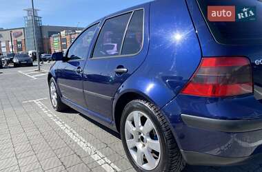 Хэтчбек Volkswagen Golf 2001 в 