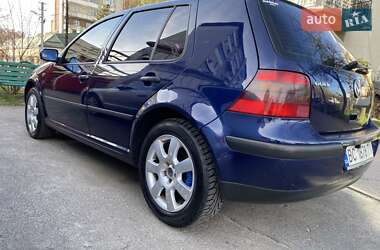 Хэтчбек Volkswagen Golf 2001 в 