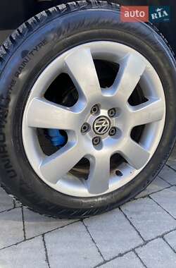 Хэтчбек Volkswagen Golf 2001 в 