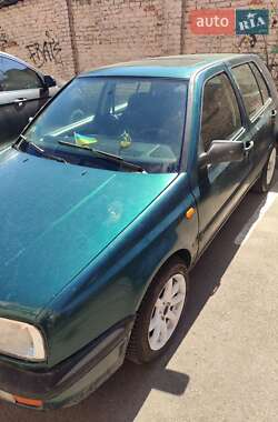 Хэтчбек Volkswagen Golf 1996 в 