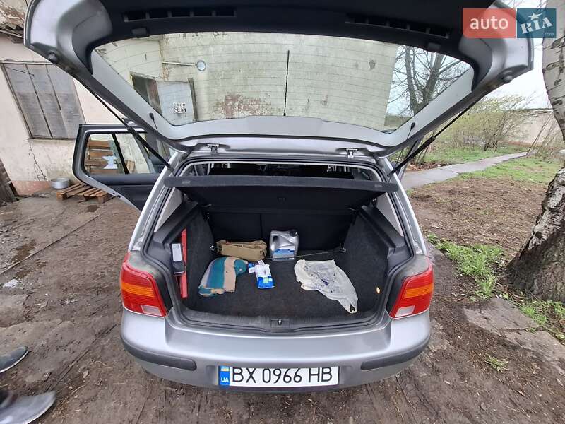 Хетчбек Volkswagen Golf 2003 в Овідіополі