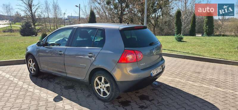Хэтчбек Volkswagen Golf 2008 в Дубно