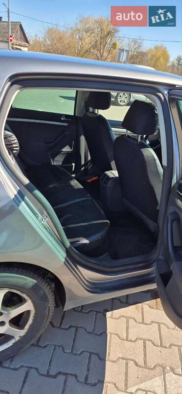 Хэтчбек Volkswagen Golf 2008 в Дубно