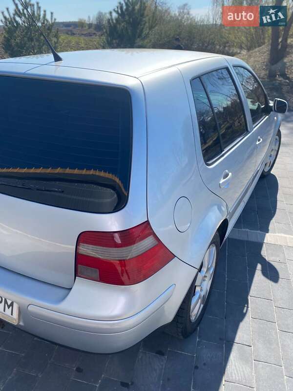 Хетчбек Volkswagen Golf 2003 в Мостиській