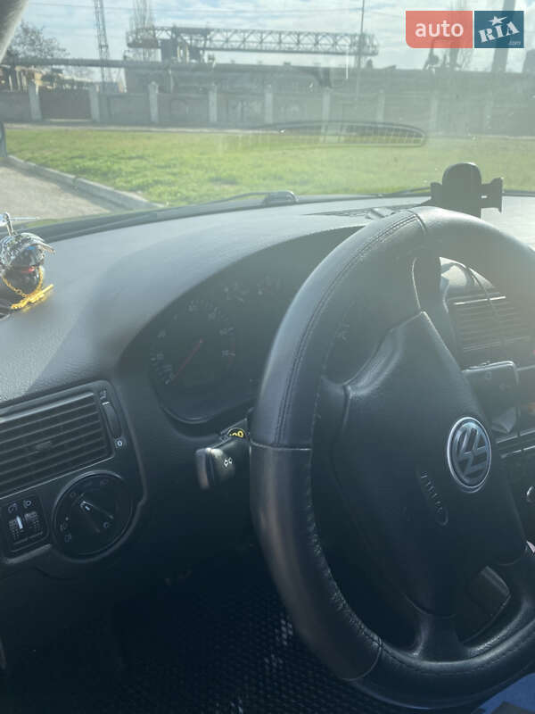 Хэтчбек Volkswagen Golf 1999 в Киеве