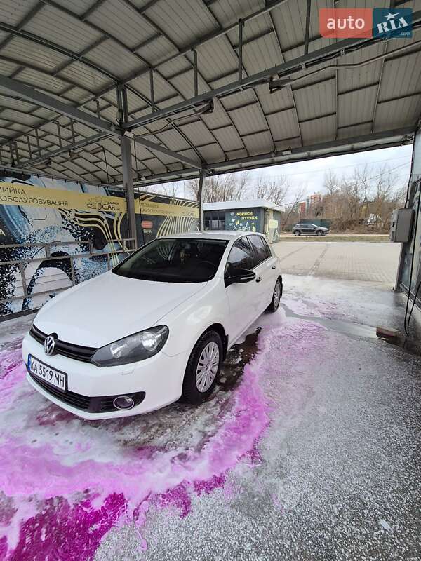 Хэтчбек Volkswagen Golf 2011 в Ирпене
