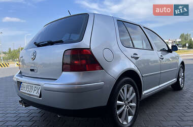Хэтчбек Volkswagen Golf 2001 в 