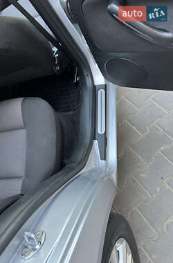 Хэтчбек Volkswagen Golf 2001 в 