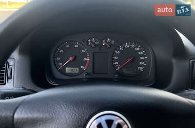 Хэтчбек Volkswagen Golf 2001 в 