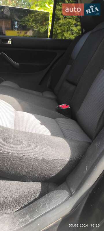 Хэтчбек Volkswagen Golf 2001 в Ананьеве