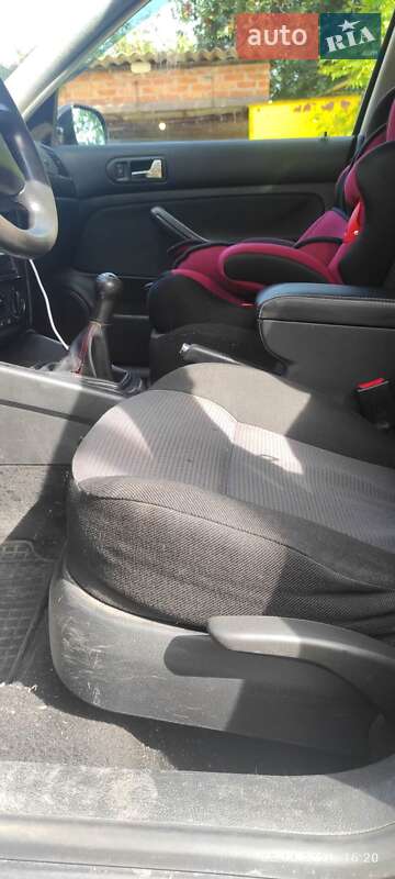 Хэтчбек Volkswagen Golf 2001 в Ананьеве