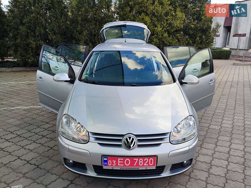 Хетчбек Volkswagen Golf 2008 в Павлограді