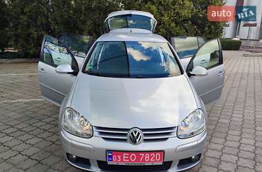 Хэтчбек Volkswagen Golf 2008 в 