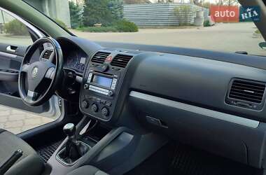 Хэтчбек Volkswagen Golf 2008 в 