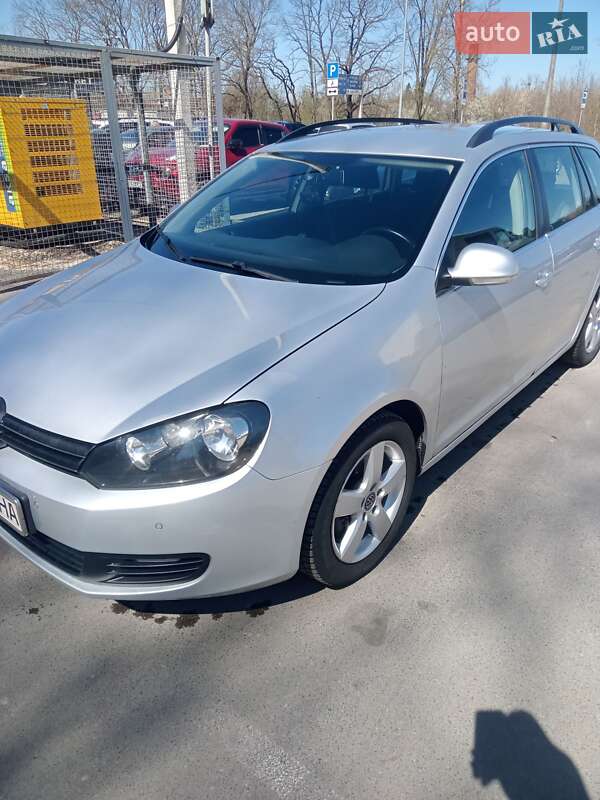 Універсал Volkswagen Golf 2010 в Івано-Франківську